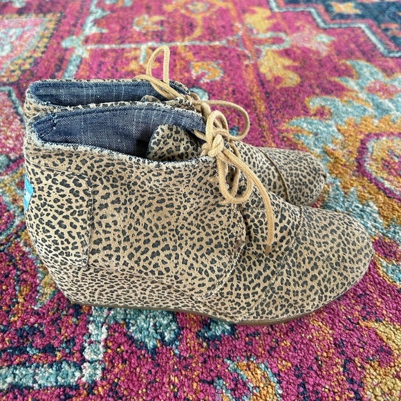 Toms | Women’s tan/black Kala Desert Cheetah Leopard Print Wedge laceup shoe 7.5 - Picture 4 of 16